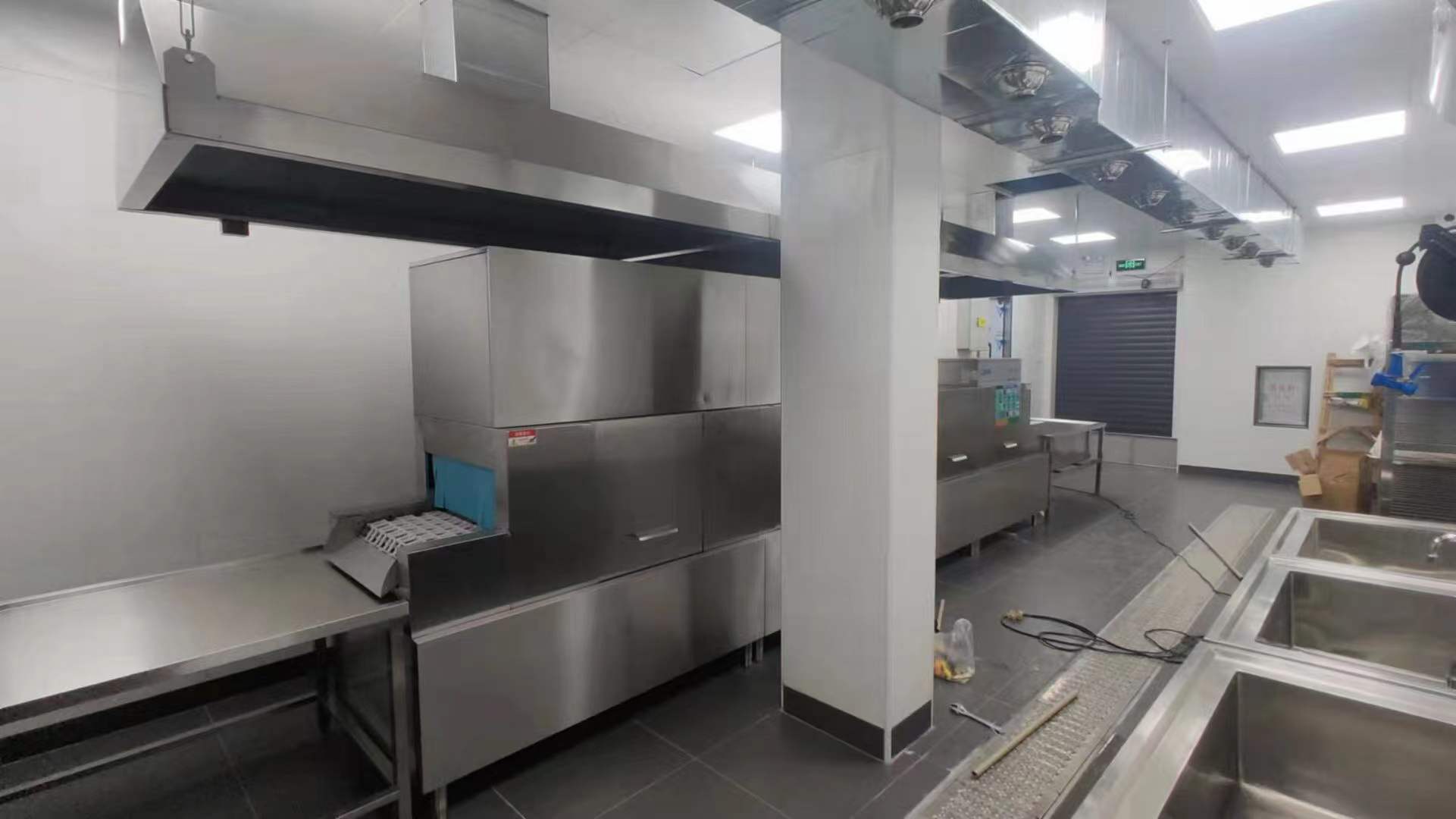 100人食堂厨房设备工程怎么选合格的厨具供应商？