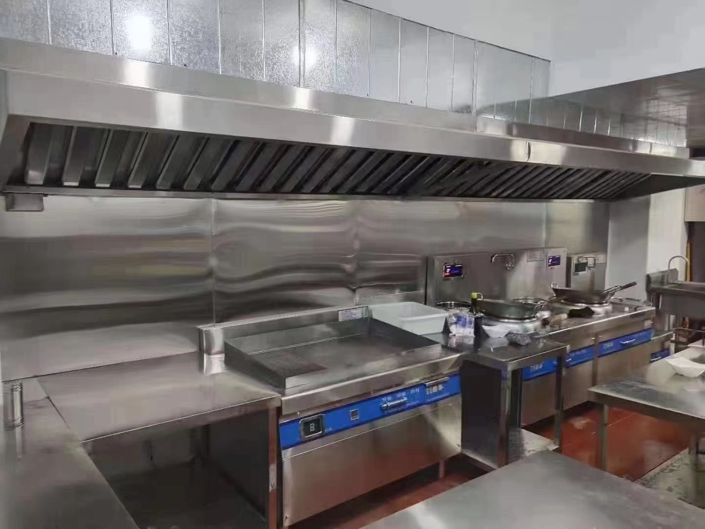 420人职员工食堂厨房设备工程需要投资多少钱？